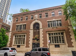 40 W Schiller St #2D, Chicago, IL 60610