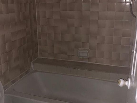 5th image of 3019 Antique Oaks Cir APT 121