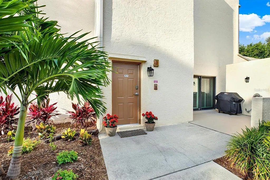 2 bed, 2.0 bath, 1315 sqft, $3,200 — Photo 3