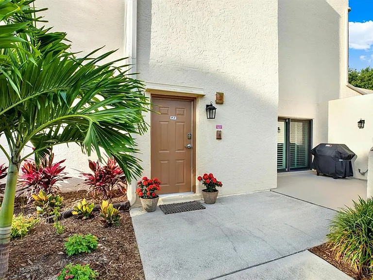7530 Sunshine Skyway Ln S #P7 — Photo 3