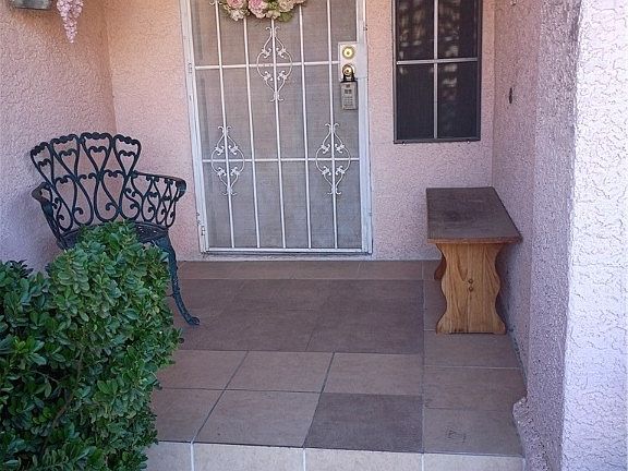 2nd image of 934 Derringer Ln