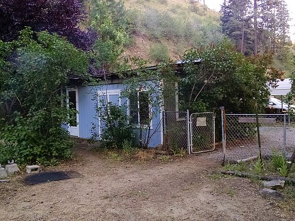 Workshop + Laundry Room