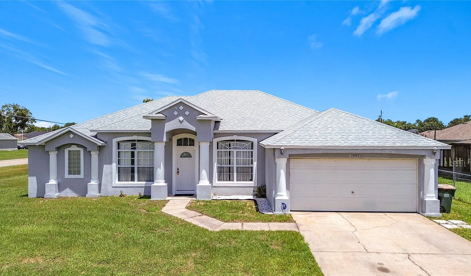 3 bed, 2.0 bath, 1926 sqft, $1,700 — Photo 2