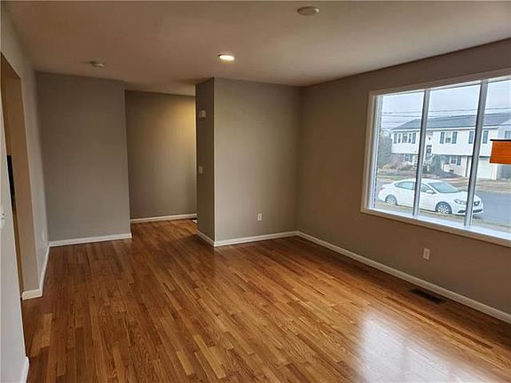 3rd image of 94 W 26th St