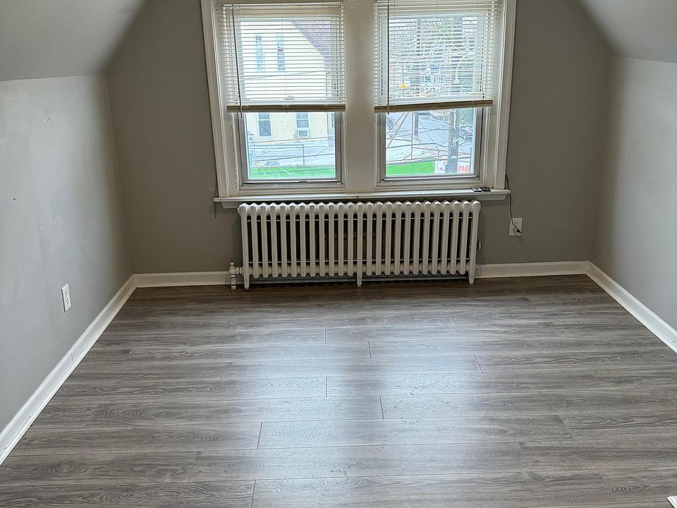 Bedroom 1 - 2nd Floor