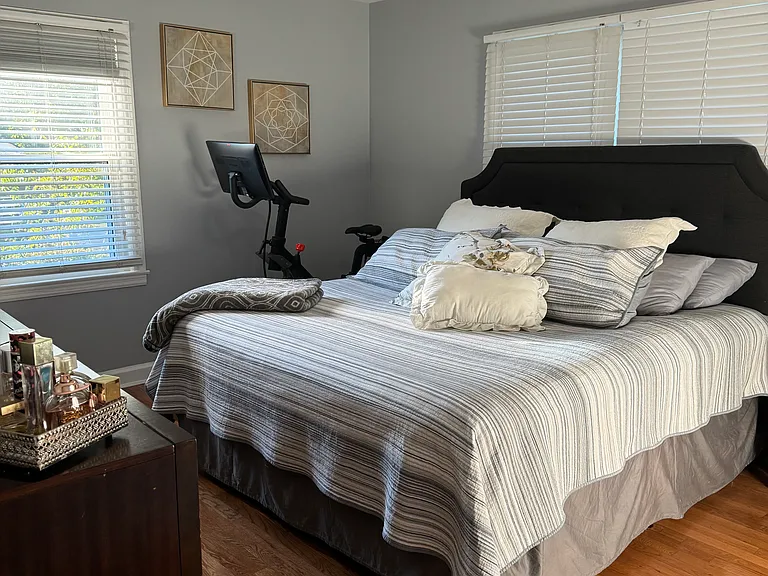 MASTER WITH KING BED