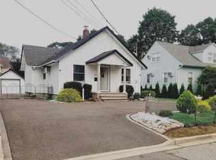 22 Maeder Ave, Merrick, NY 11566