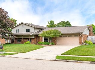 7567 Roselake Dr, Dayton, OH 45414