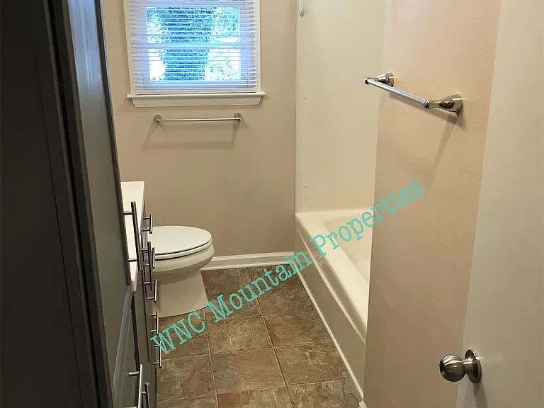 101 Chariton Ave — Photo 5