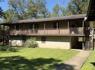 121 Lycans Ln, Genoa, WV 25517