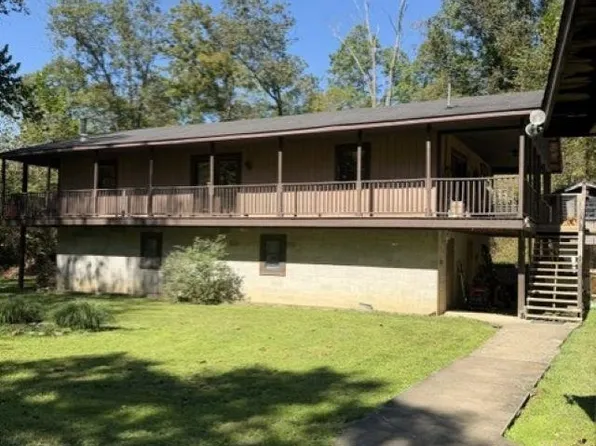 121 Lycans Ln, Genoa, WV 25517
