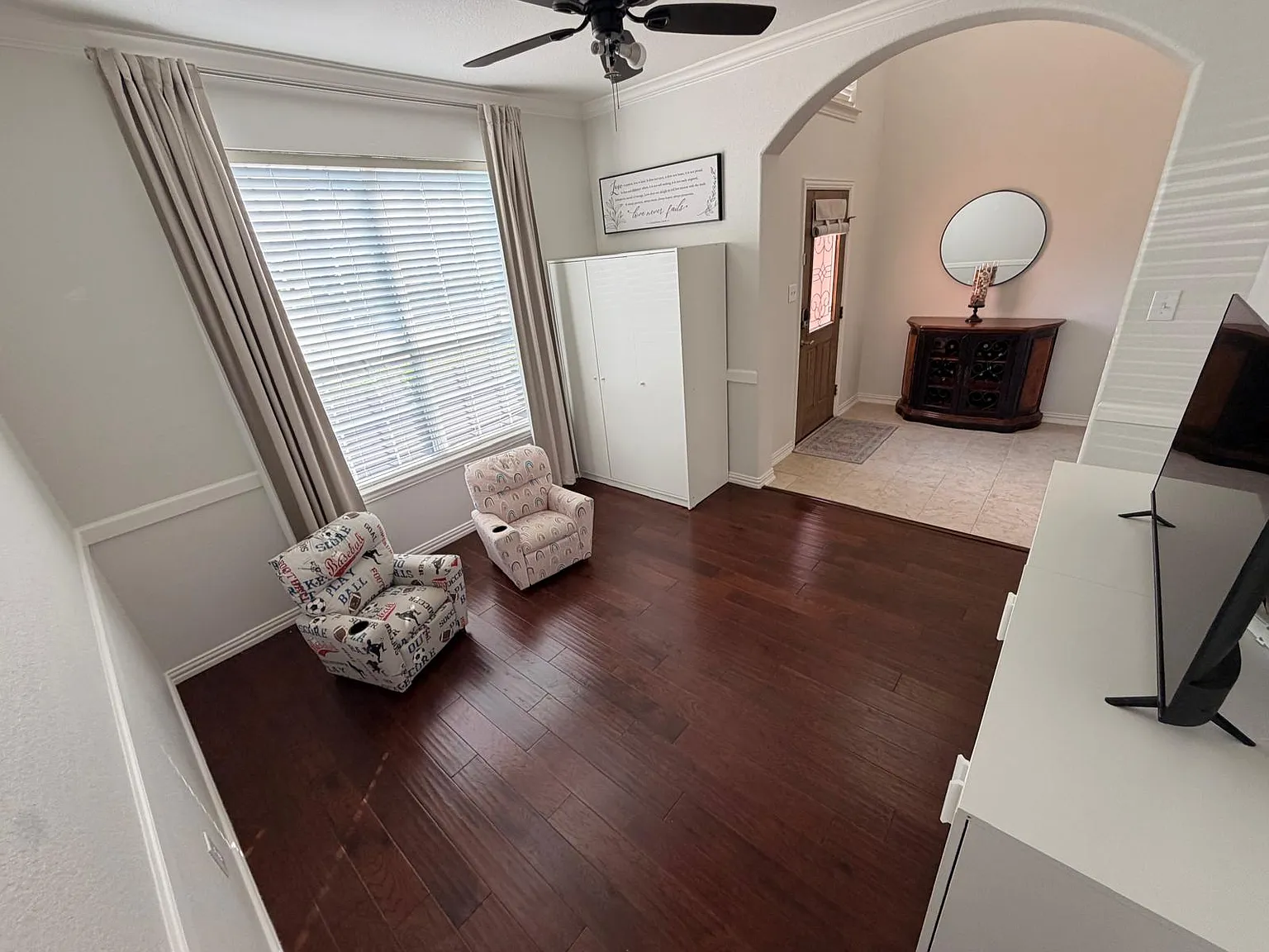 4 bed, 2436 sqft, $2,850 — Photo 3