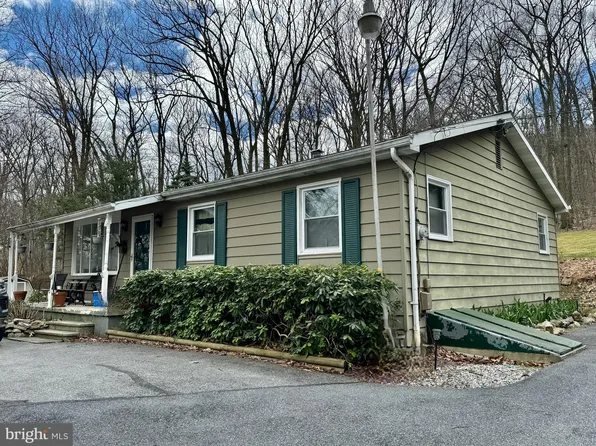 1484 Hawk Mountain Rd, Kempton, PA 19529