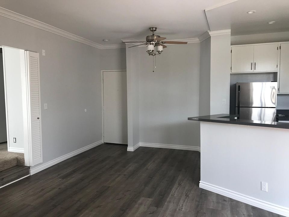 1st image of 2107 N Beachwood Dr #205