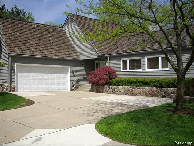 1st image of 7420 Pinehurst Cir #1