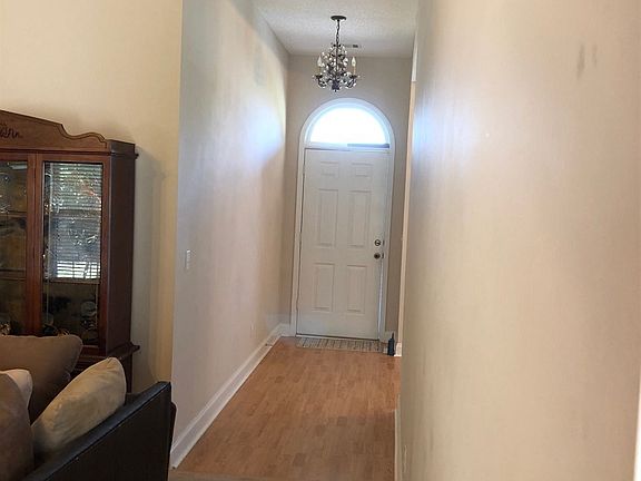 5th image of 110 Clover Hill Dr