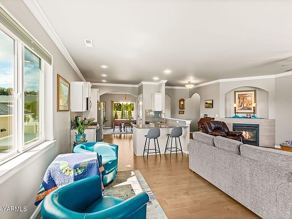 5th image of 502 N 76th Ave