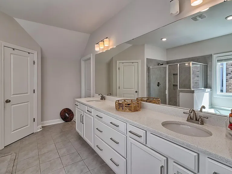 558 Mahonia Rd — Photo 39