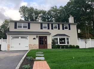 31 Scout Trl, Ridge, NY 11961