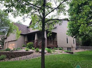 5221 S Sweetbriar Ct, Sioux Falls, SD 57108