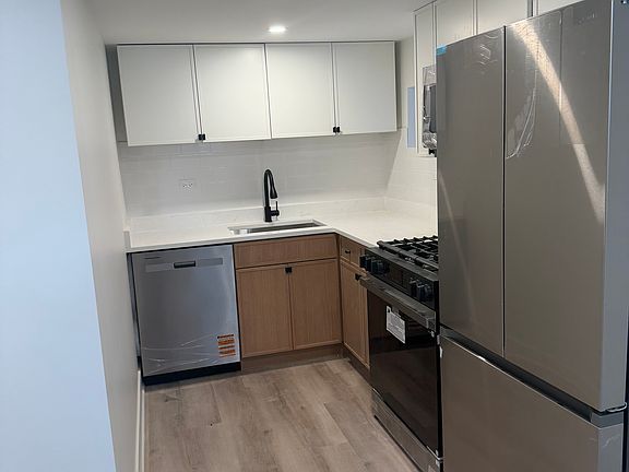 2nd image of 2753 W Chicago Ave #G