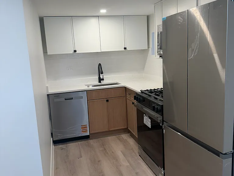 2753 W Chicago Ave #G — Photo 2