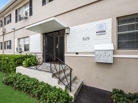 821 SW 5th St, Miami, FL