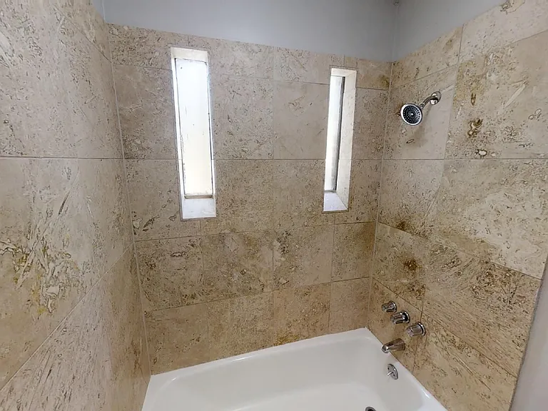Plaza 44 Apartments — Photo 26