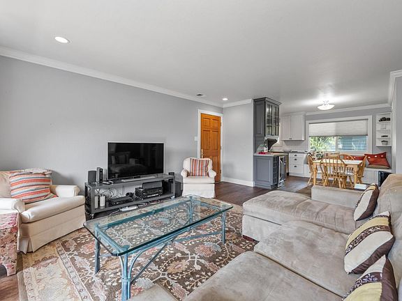 5th image of 541 Tyndall St
