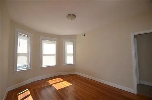 3 bed, 1000 sqft, $2,900 — Photo 3