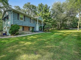 40 Smith Hill Rd, Airmont, NY 10952