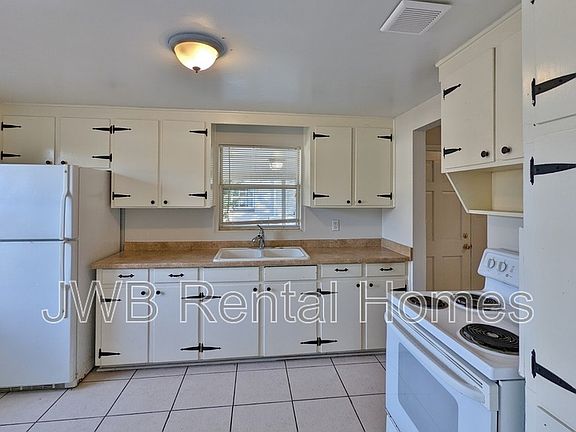 2nd image of 5913 Tampico Rd