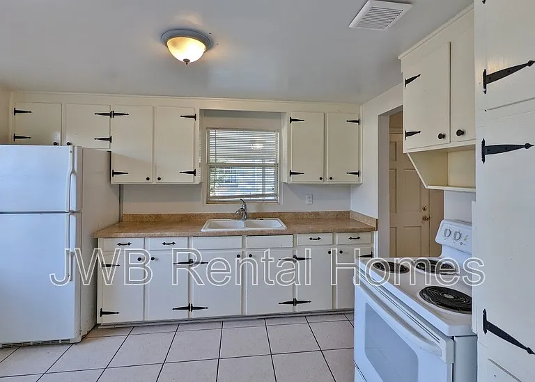 5913 Tampico Rd — Photo 2