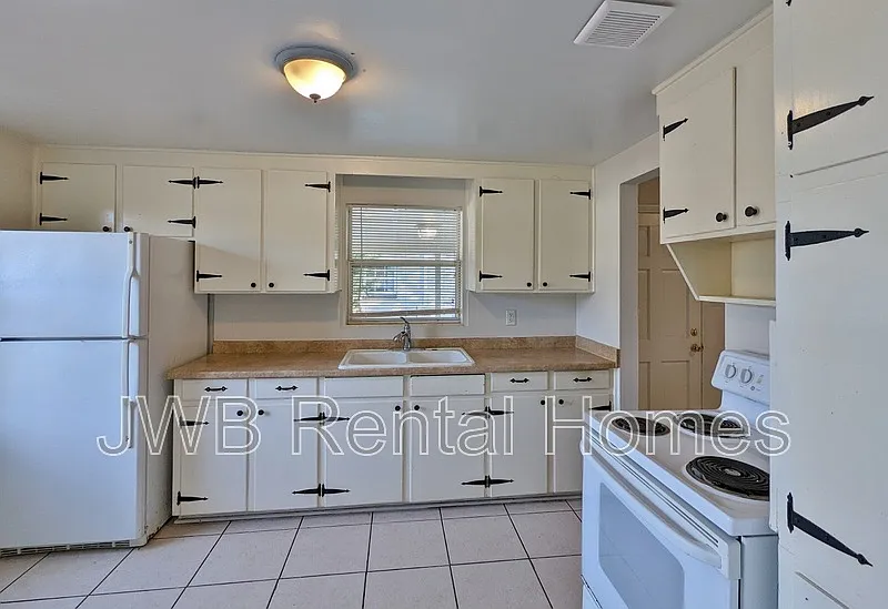 Building Photo - 5913 Tampico Rd