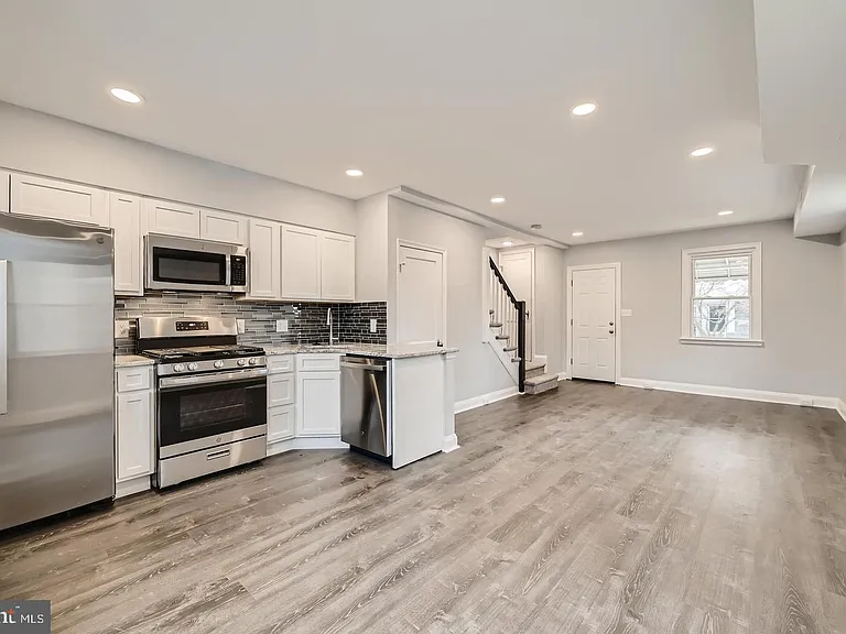 4429 Newport Ave — Photo 12