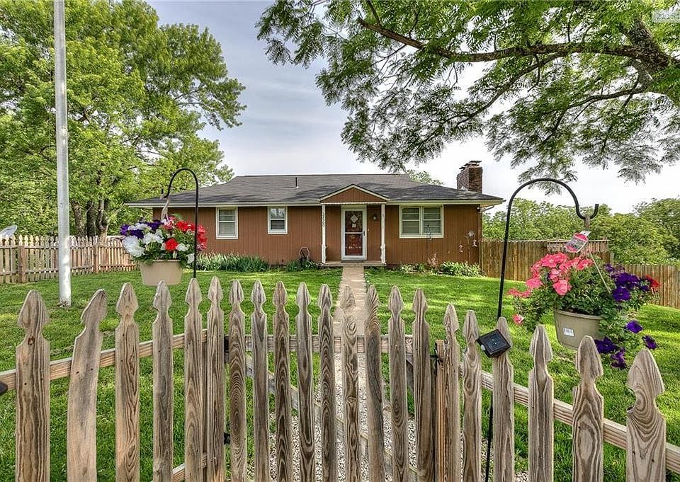 The front of the country charmer home.