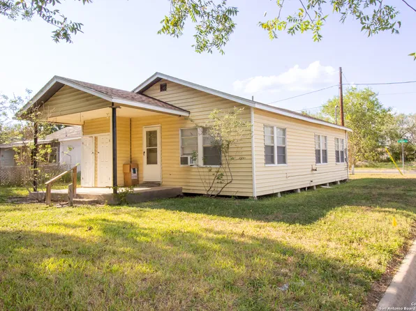 310 E Rachal, Beeville, TX 78102