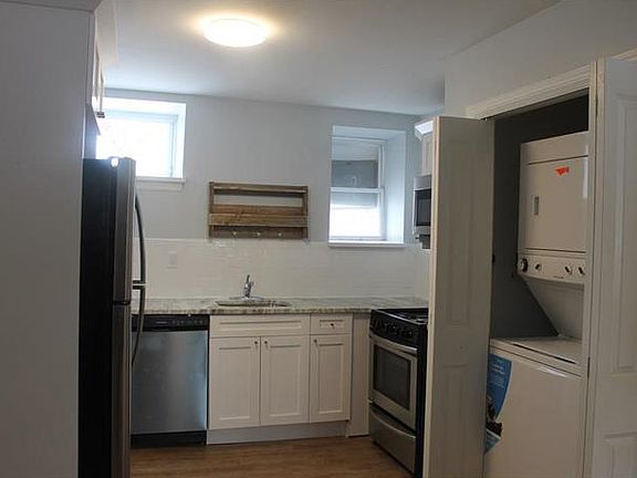 4th image of 132 Depew Ave