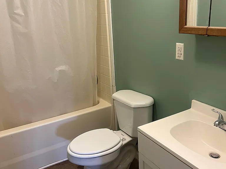 511 S Shamrock Ave — Photo 6