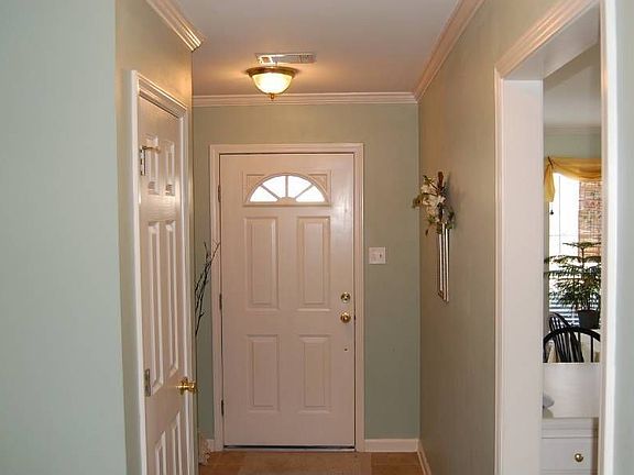 3rd image of 123 Plumdale Dr