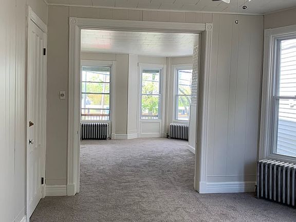 2nd image of 552 East St #1