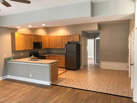 3rd image of 325 Welch Ave #3
