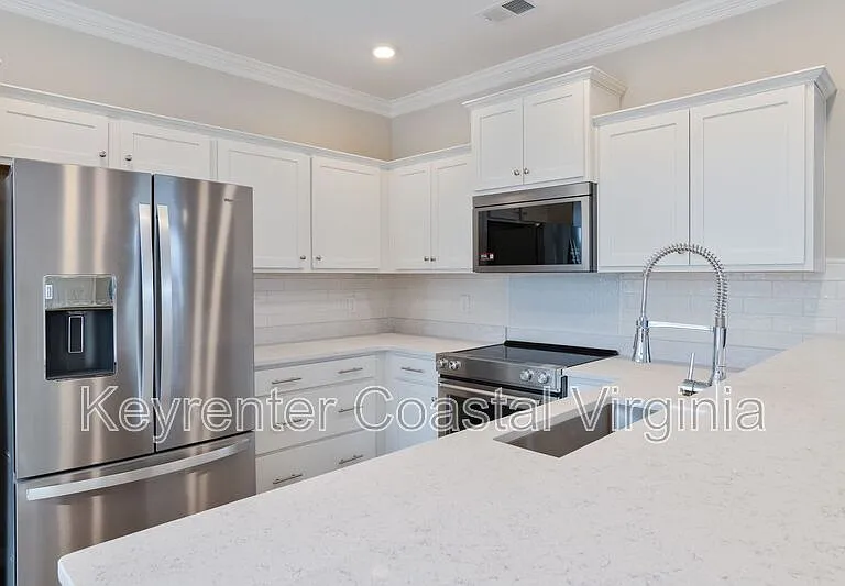 1302 Kathy Ann Way E — Photo 3