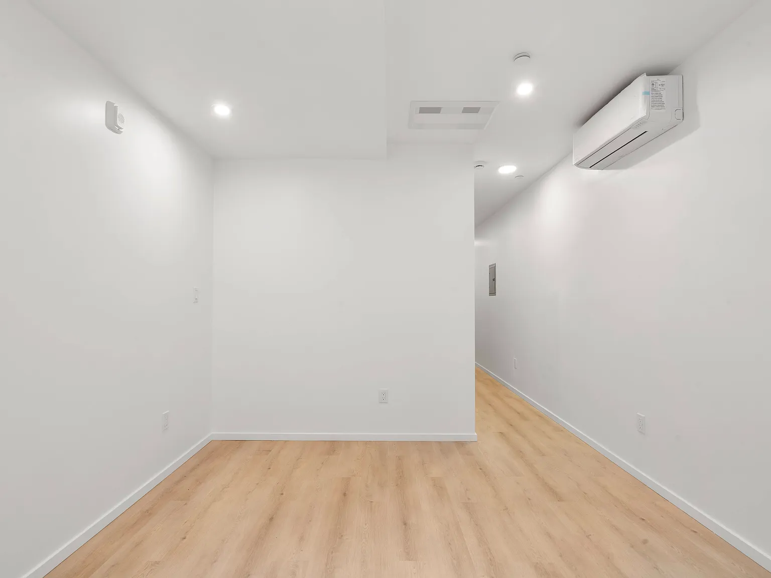 Studio, 300 sqft, $2,200 — Photo 3