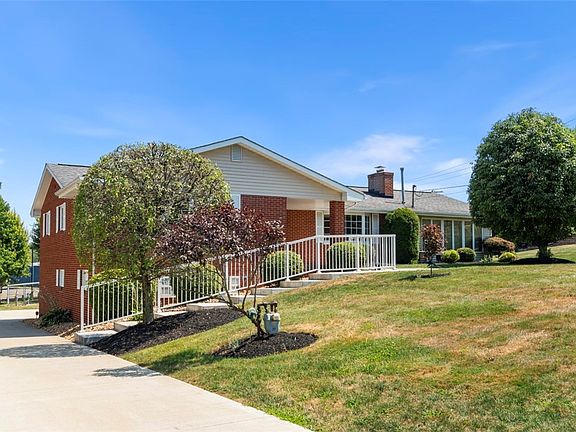 3rd image of 111 Carolyn Dr