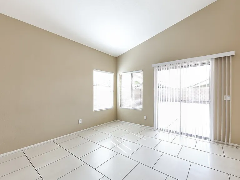 4101 W Wethersfield Rd — Photo 9