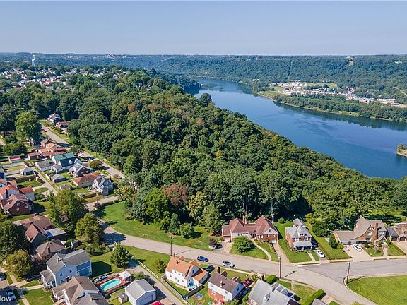 3rd image of 3565 Riverview Dr