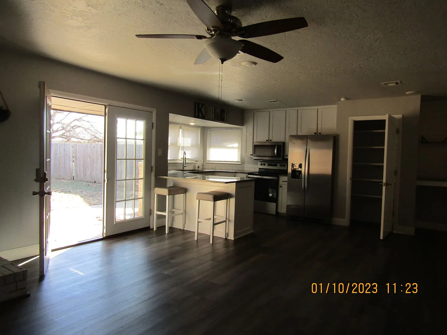 Great home located on the eastside, walking distance to MacArthur Schools. — Photo 2