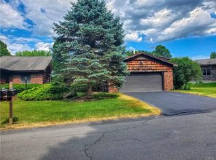 4818 Cavalry Green Dr, Manlius, NY 13104