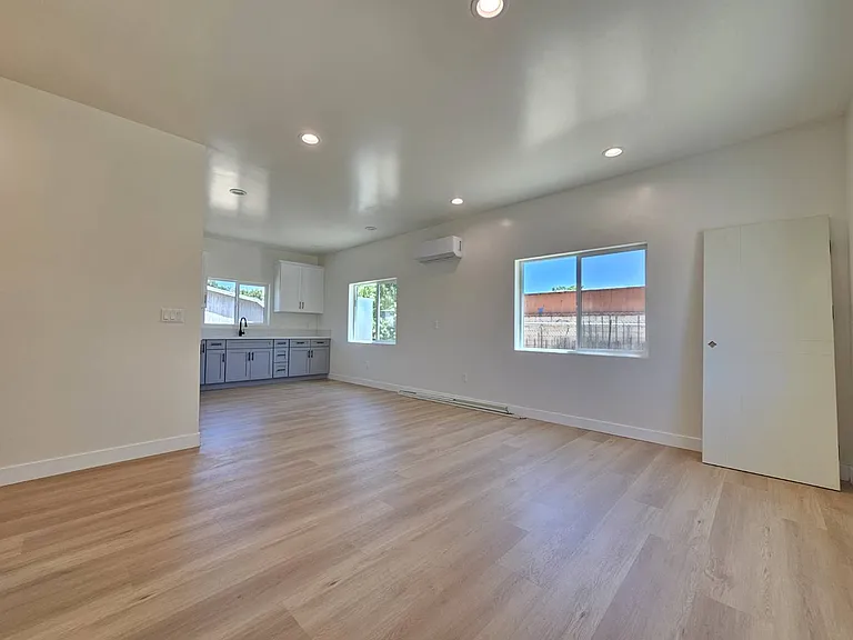 11821 Pipeline Ave #2 — Photo 4
